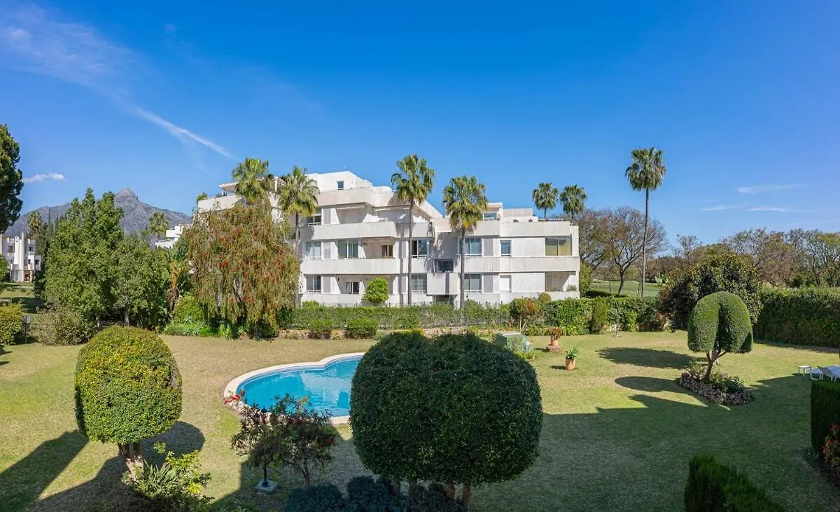 Holiday home Charming Townhouse With Pool In Nueva Andalucia Villa Marbella