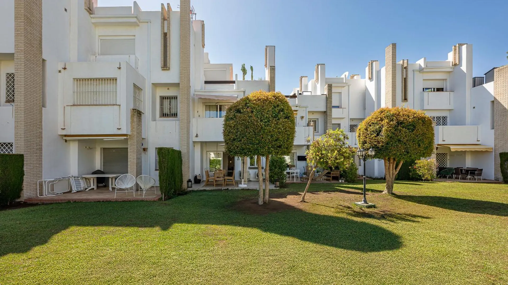 마르베야 Charming Townhouse With Pool In Nueva Andalucia 빌라 펜션