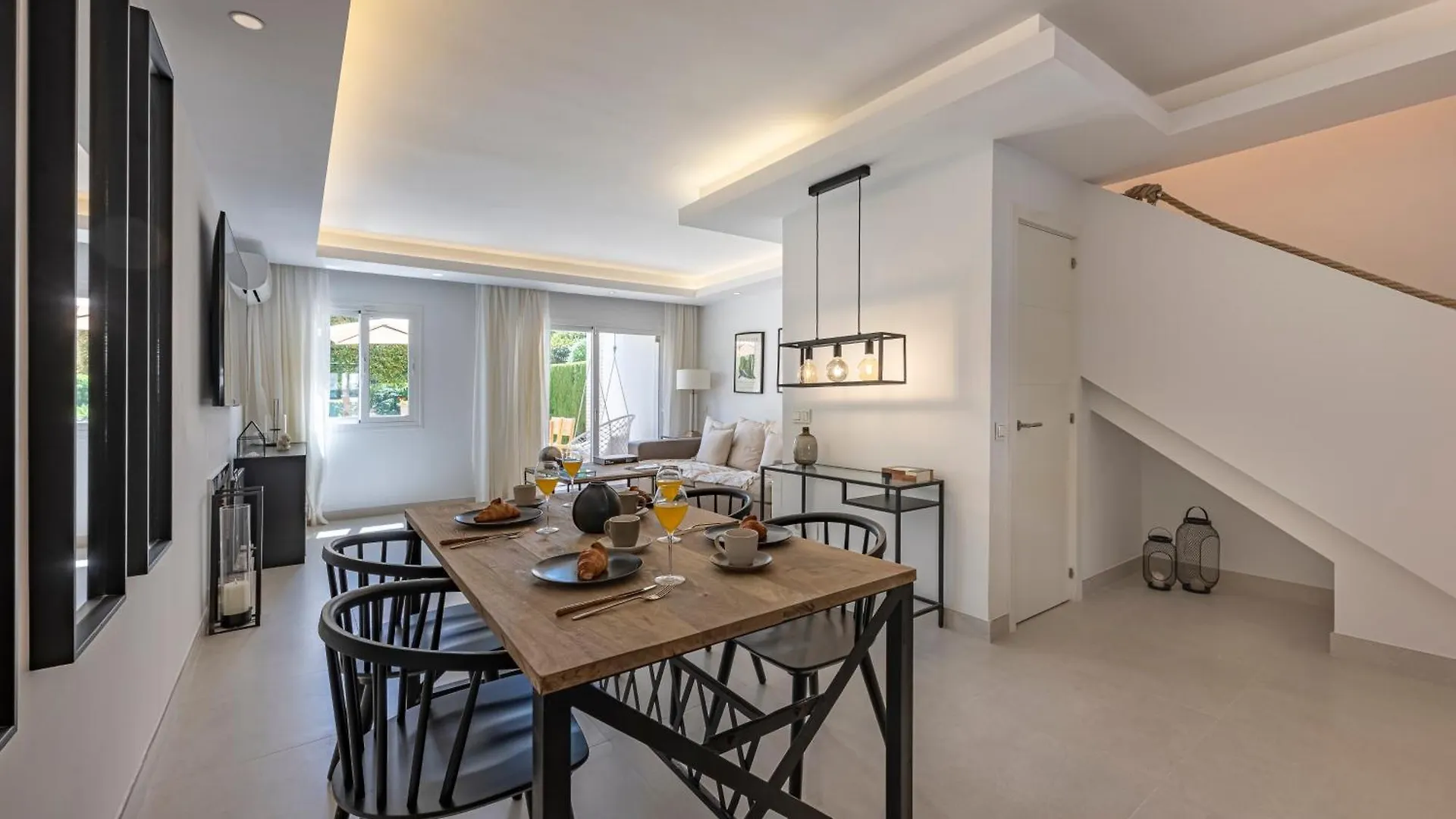 마르베야 Charming Townhouse With Pool In Nueva Andalucia 빌라