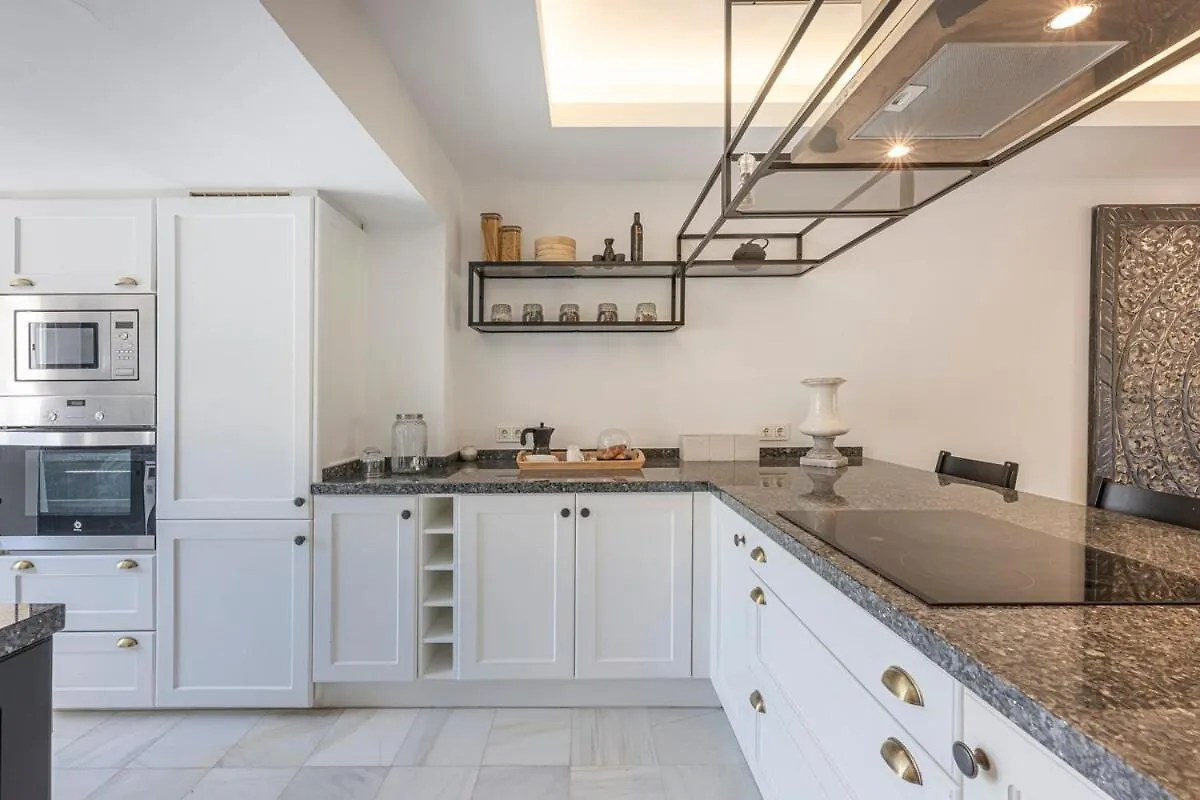 Feriehus Charming Townhouse With Pool In Nueva Andalucia Villa Marbella