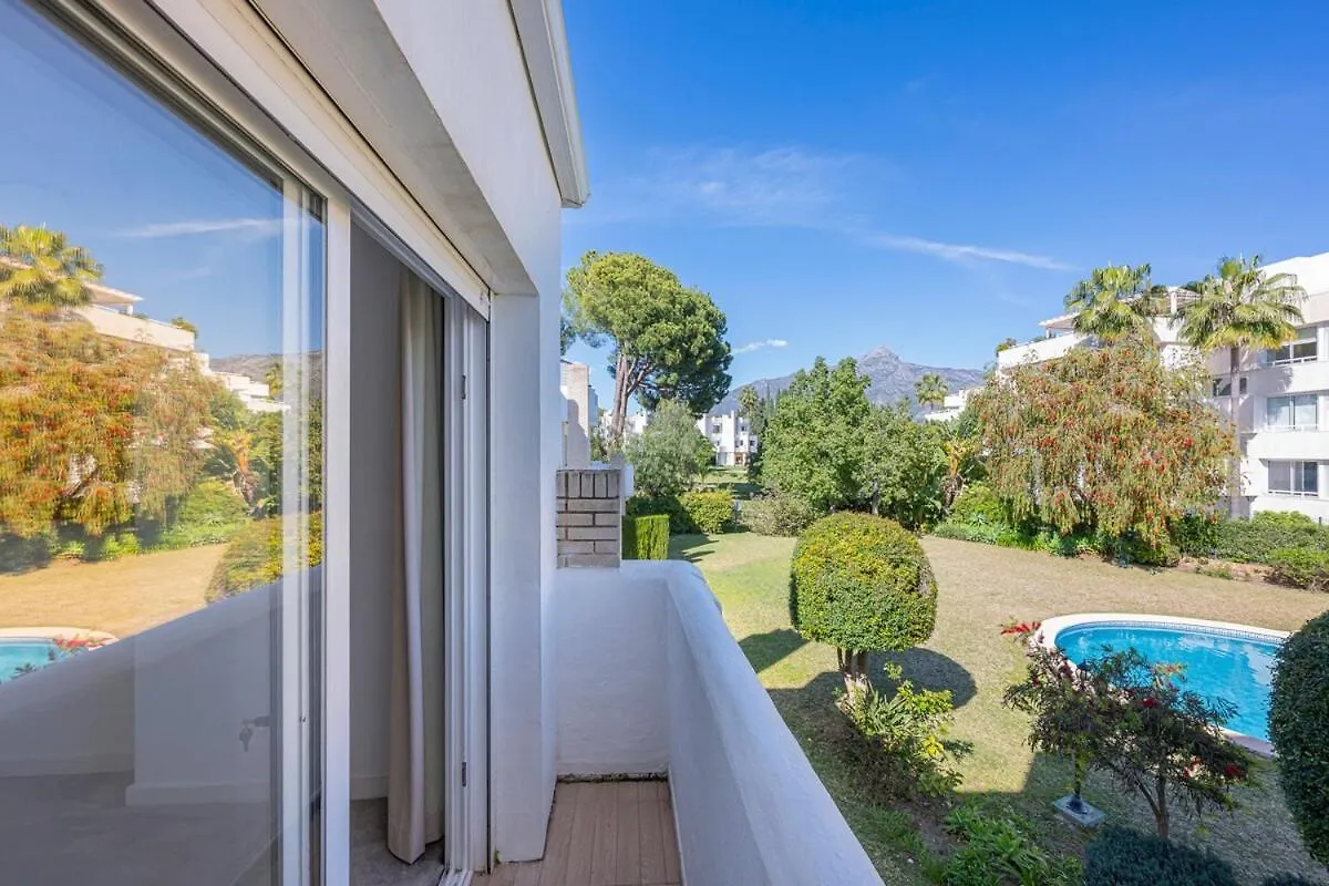 Feriehus Charming Townhouse With Pool In Nueva Andalucia Villa Marbella Spanien