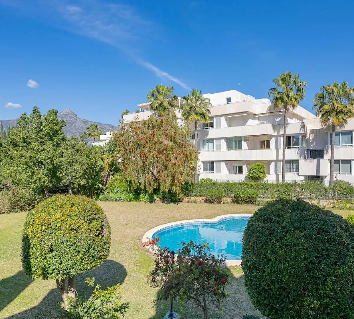 Charming Townhouse With Pool In Nueva Andalucia Villa Marbella