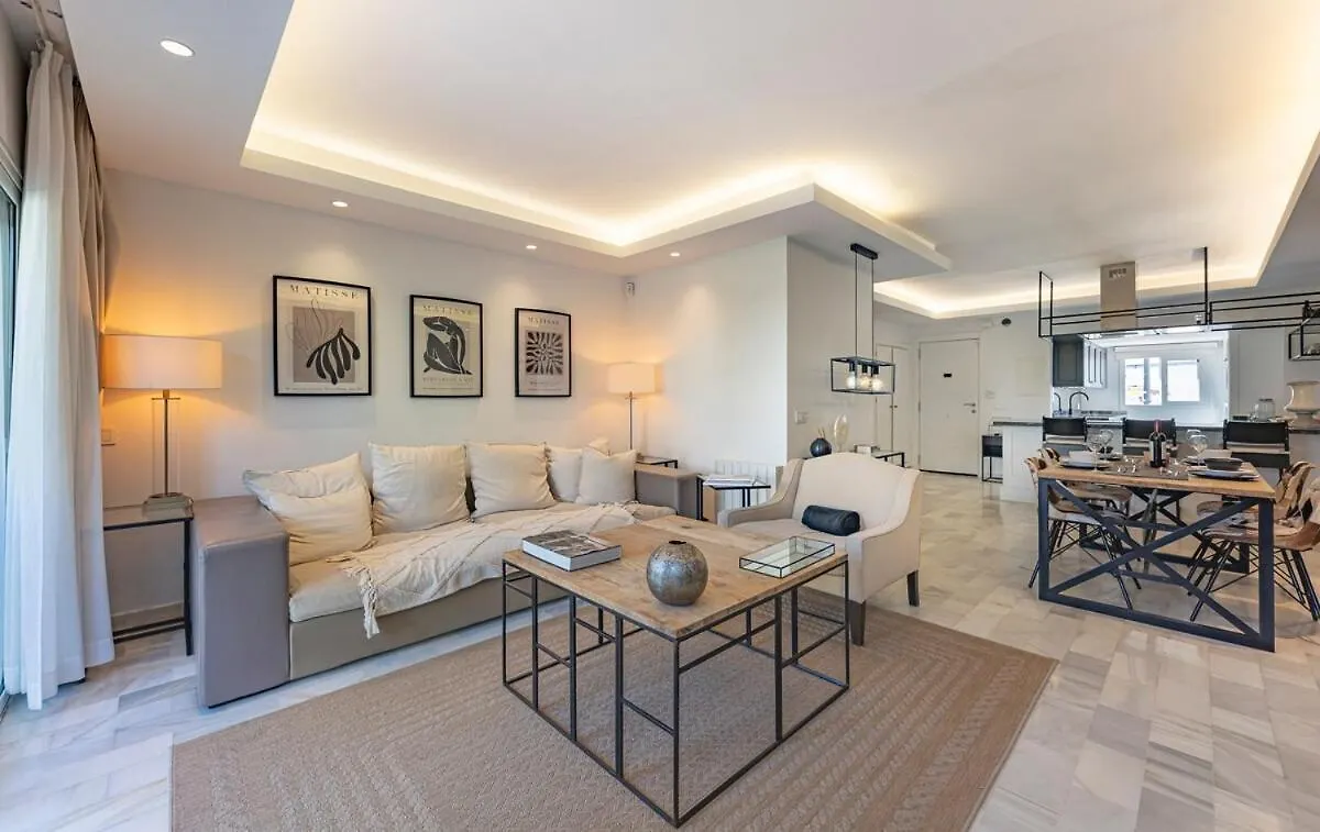 Charming Townhouse With Pool In Nueva Andalucia location